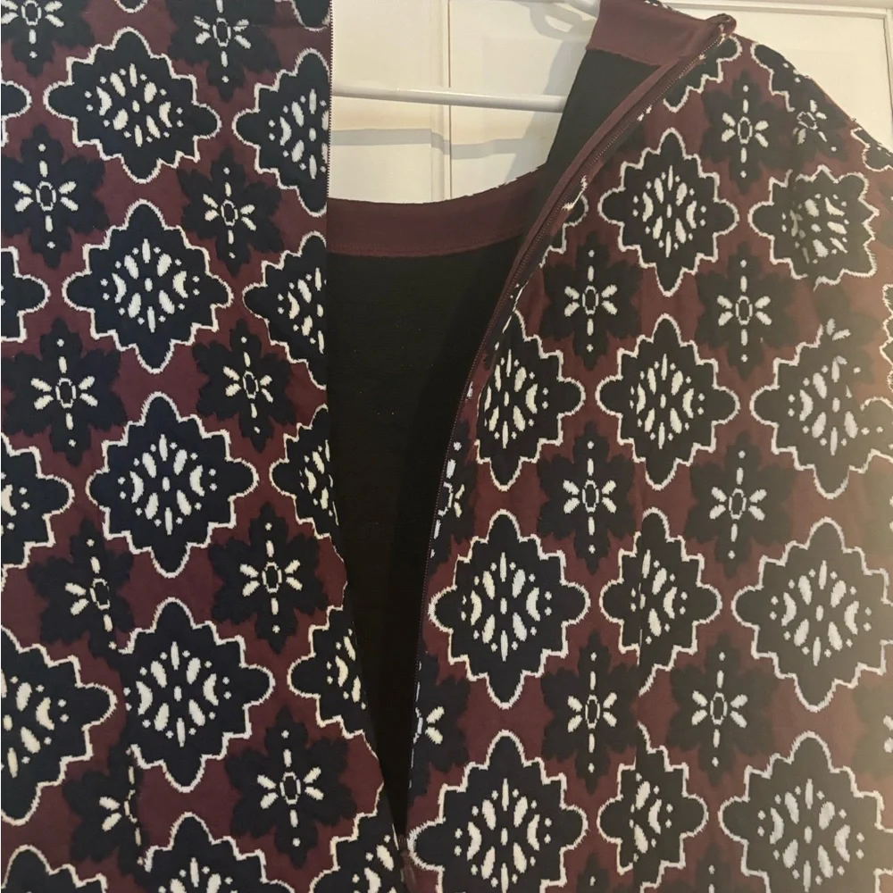 LOFT Elegant Burgandy short sleeve size 12 dress - Picture 4 of 5